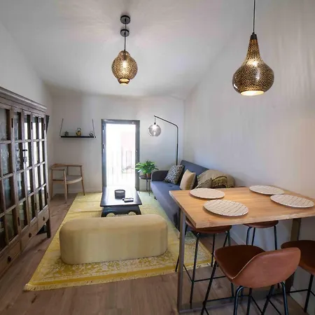 Casa Valdes 16, Apto 3 *